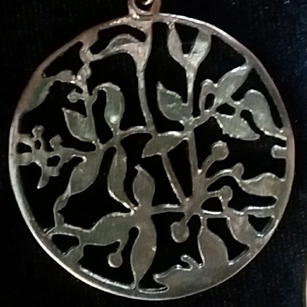 ❌SOLD❌🔷️For Charity🔷️ Floral Medallion earrings - Picture 5 of 7